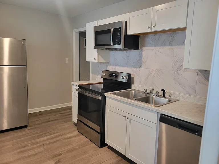 626 Miller St — Photo 11