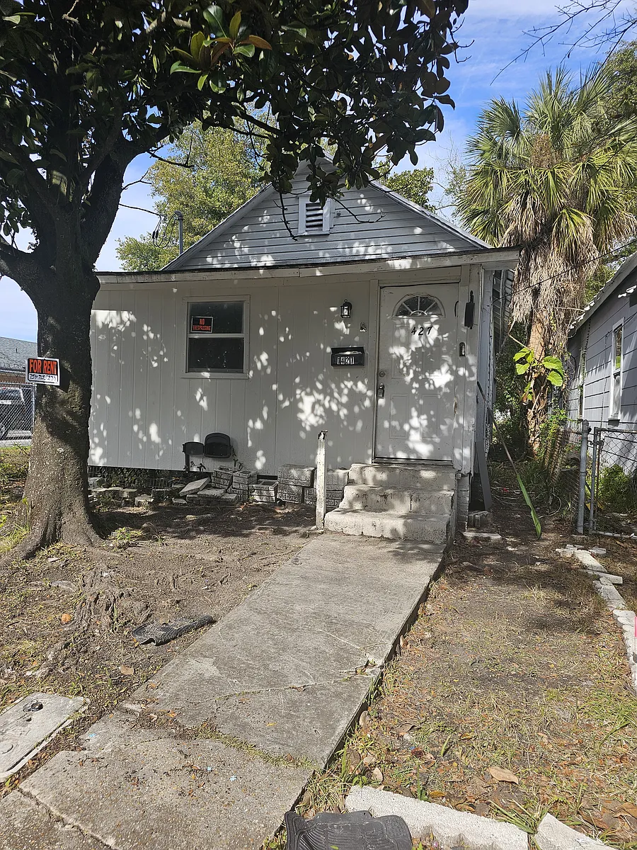 Building Photo - 1427 E 12th St