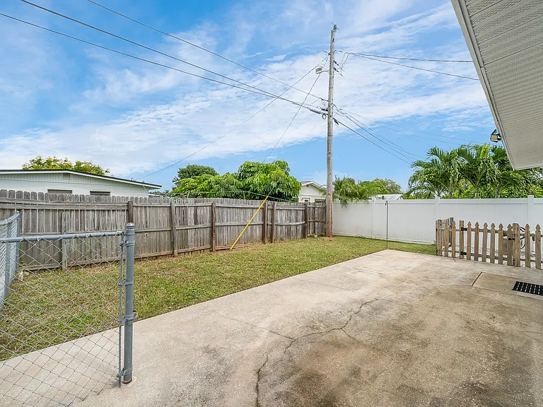 390 Needle Blvd — Photo 28