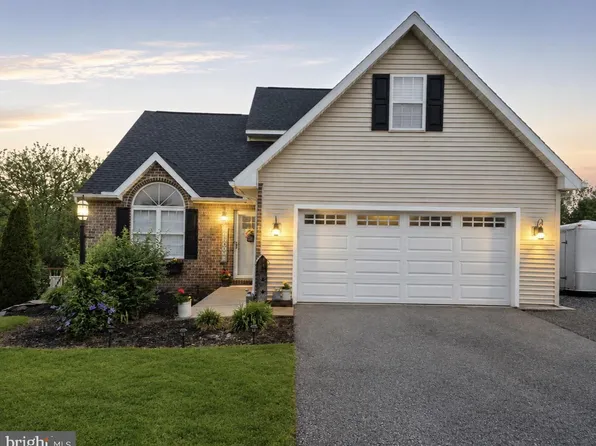 138 Winston Dr, York, PA 17408