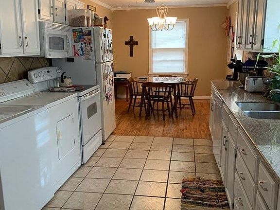 5th image of 2513 Kenosha Ave