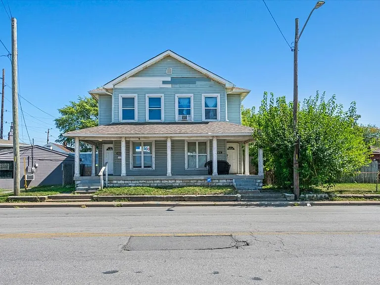 447 N Sherman Dr — Photo 2