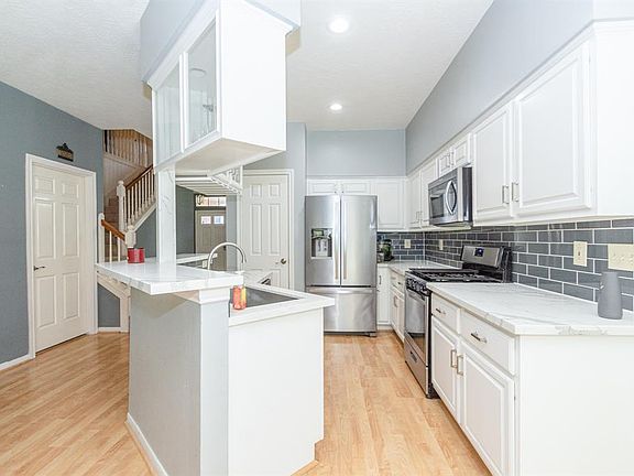 4th image of 1103 Peachford Lane