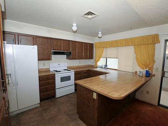3rd image of 8338 W Indianola Ave