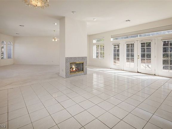 5th image of 341 E Country Club Dr
