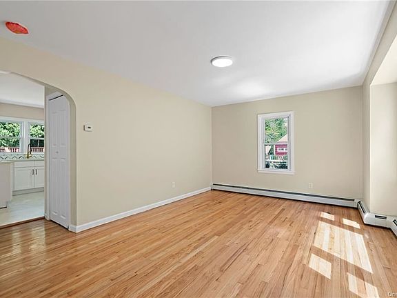 4th image of 128 Fries Ln