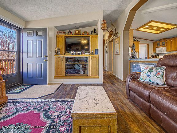 5th image of 1009 Roberts Rd