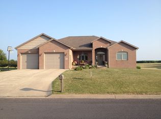 1005 W High St, Roanoke, IL