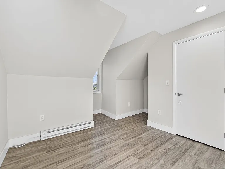 516 Carolyn Ave — Photo 18