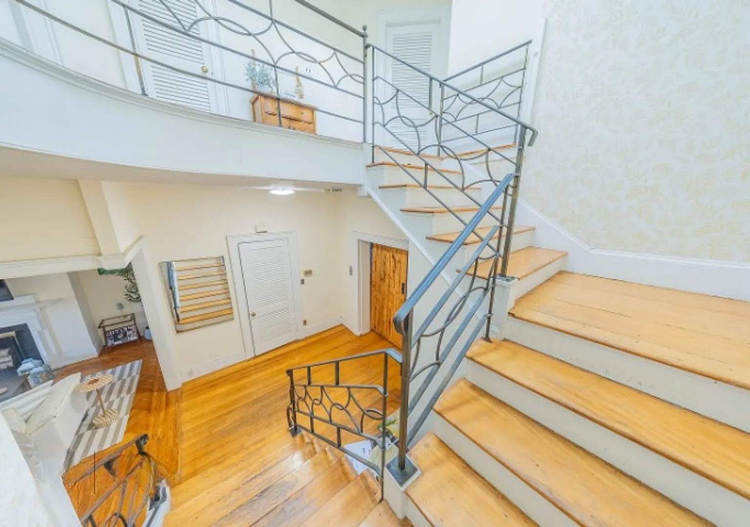 Large Townhouse Washington Square — Photo 4