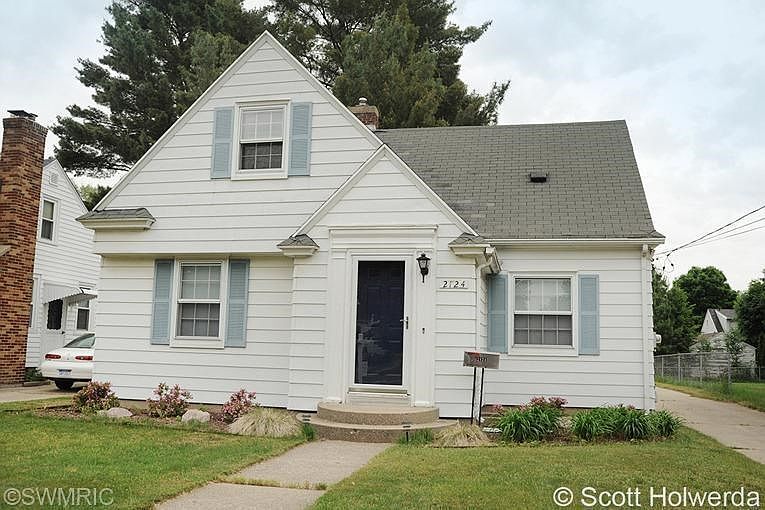 1st image of 2124 Houseman Ave NE