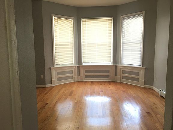 5th image of 122 Arlington Ave #A