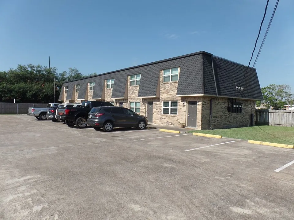 2112 E Airline Rd