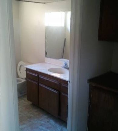 3rd image of 1223 E Pasadena St