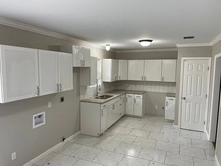 4201 Lamar Ave — Photo 6