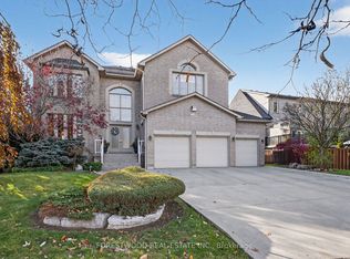 971 Lovingston Cres, Mississauga, ON L4W3V7