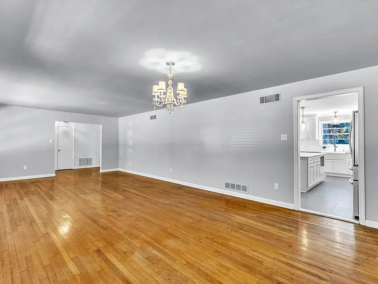 317 Kensington Dr — Photo 15