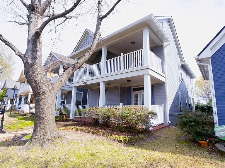 1226 Isle Bay Dr — Photo 2
