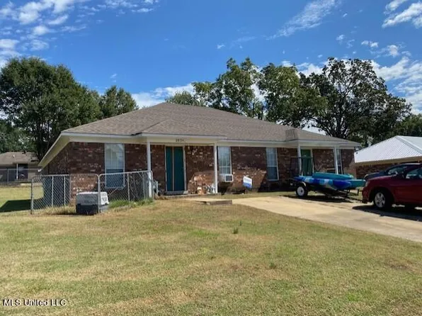 103 Nikki Dr #A & B, Senatobia, MS 38668