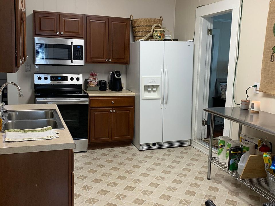 2nd image of 303 E Cherry Ave