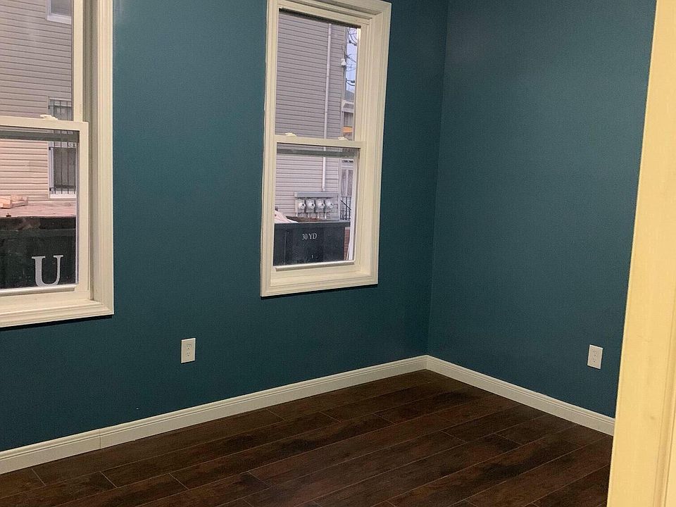 2nd image of 9 Essex St