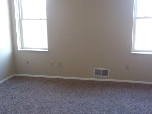 3rd image of 219 E Park Ave