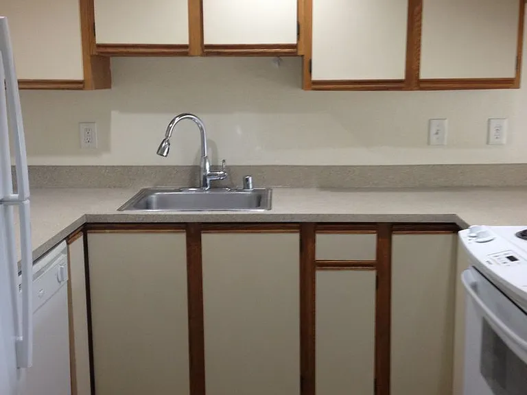 University Court Apartments — Photo 12