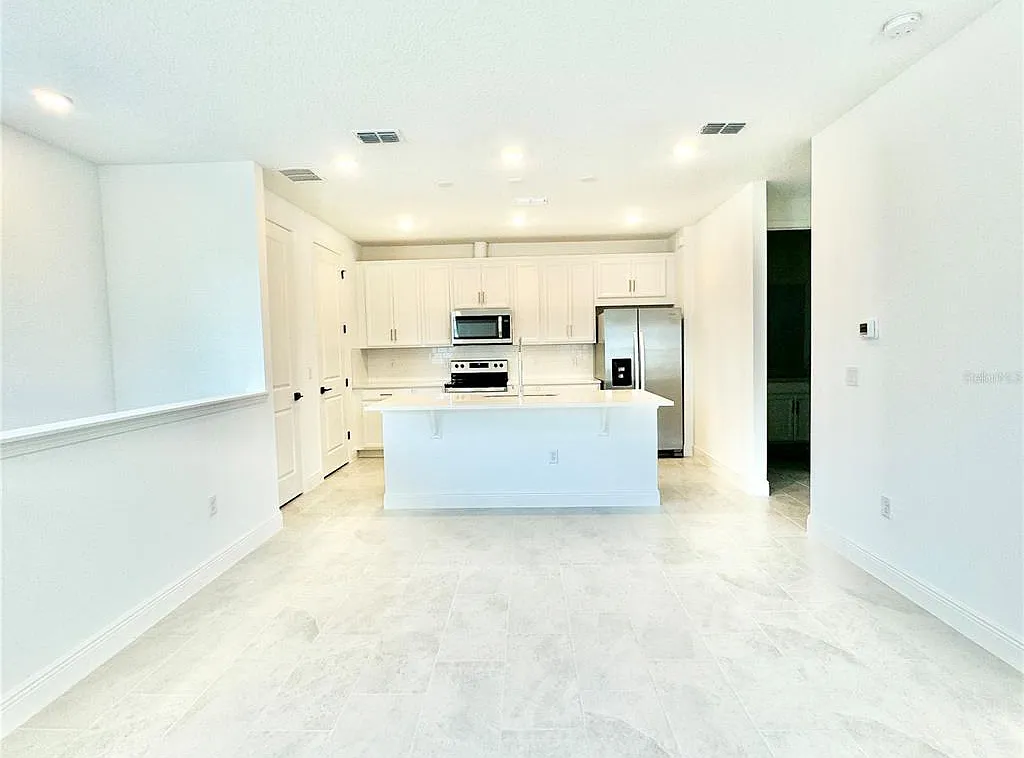 1 bed, 1.0 bath, 860 sqft, $2,100 — Photo 3