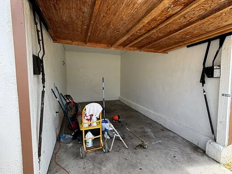 918 W Hays St — Photo 20