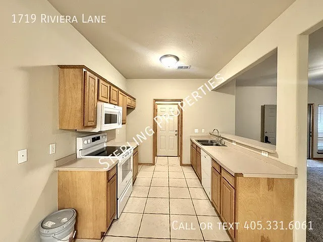 1719 Riviera Ln — Photo 5