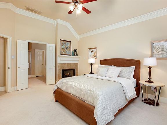 5th image of 2510 Club Creek Blvd