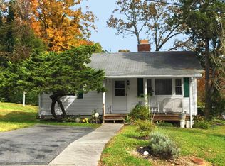 301 E Fernhill Ln, Oak Ridge, TN 37830