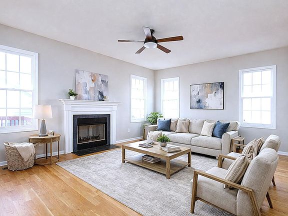 2nd image of 115 Chancellors Ridge Dr