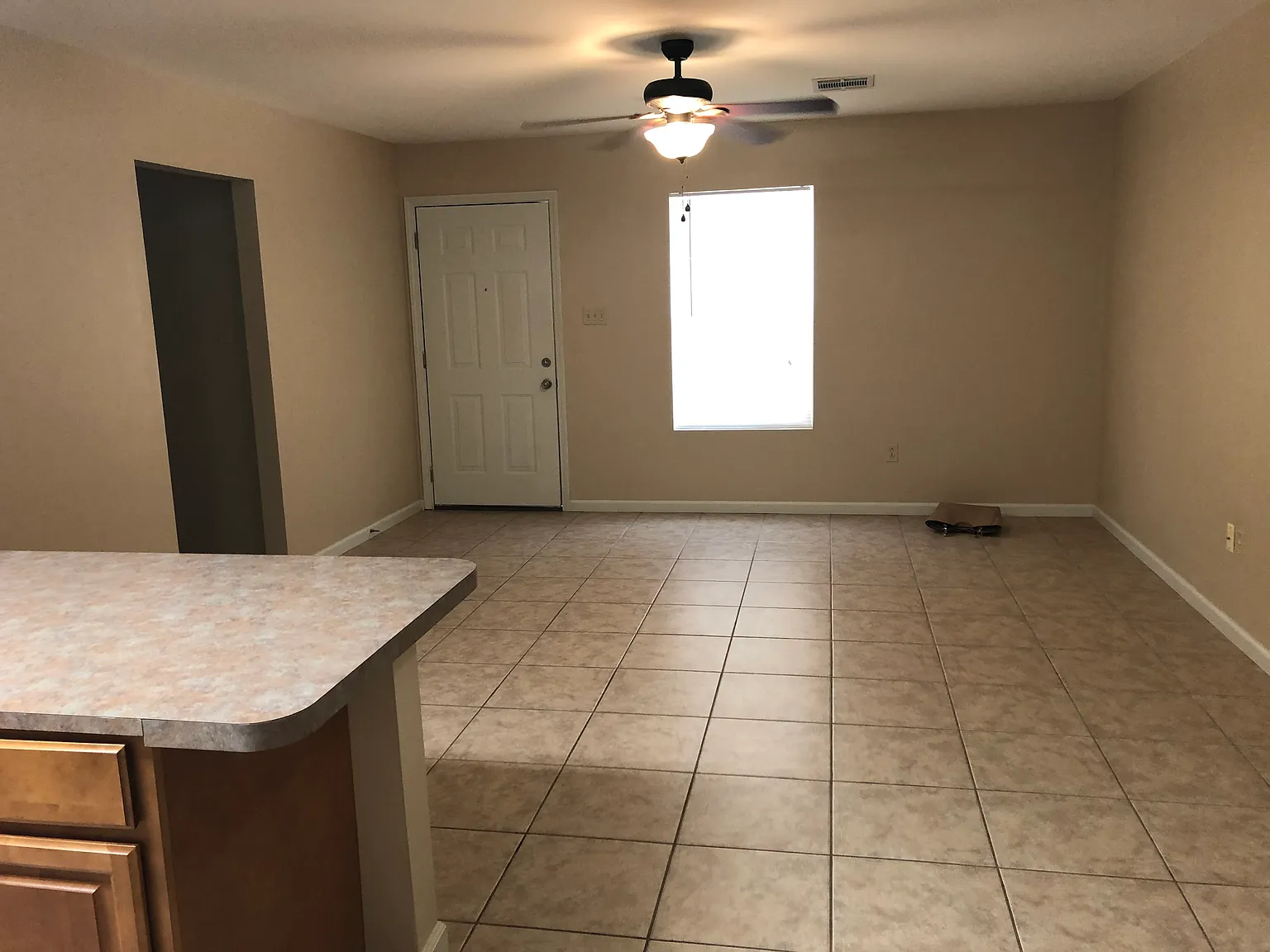 2 bed, 900 sqft, $900 — Photo 2