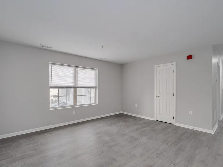 207 W 4th St #2B — Photo 11