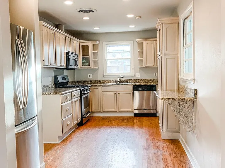 460 Beverly Garden Dr — Photo 7