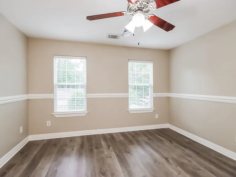 409 Robinwood Dr — Photo 13