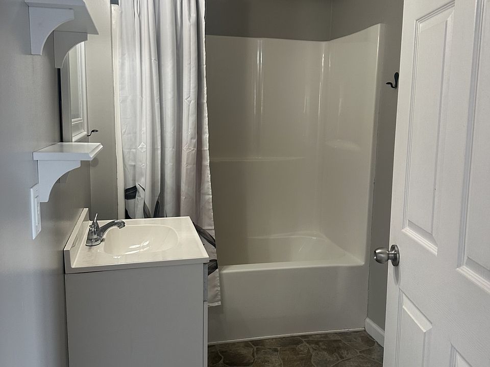 1st image of 716 W Woodland Ave