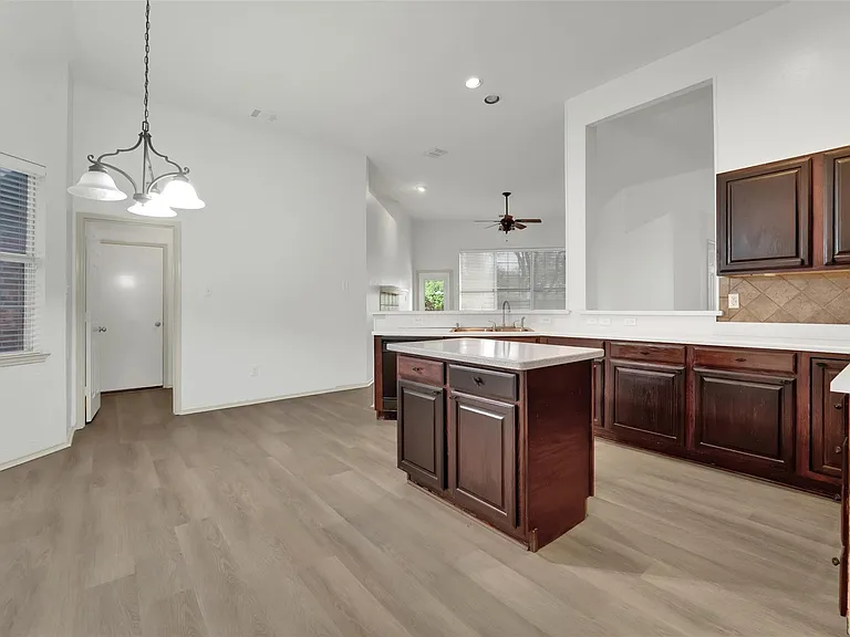 5106 Petersburg Dr — Photo 8