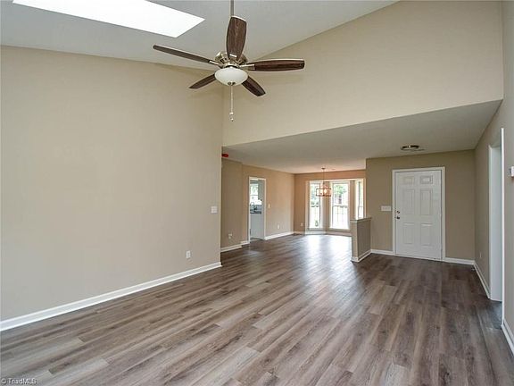 4th image of 2418 Glen Laurel Dr
