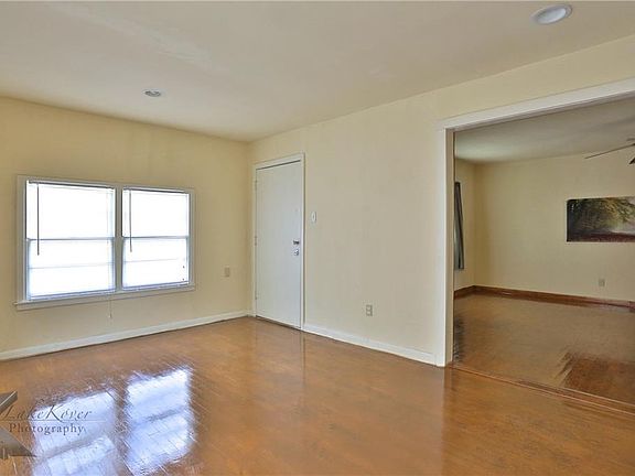 5th image of 834 Glenhaven Dr