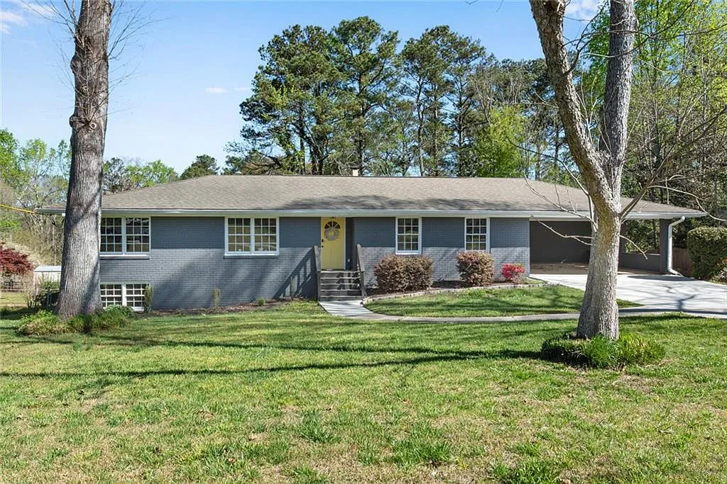 3 bed, 2.0 bath, 3334 sqft, $2,100 — Photo 2