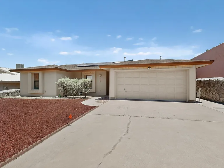 711 Windmill Dr — Photo 2