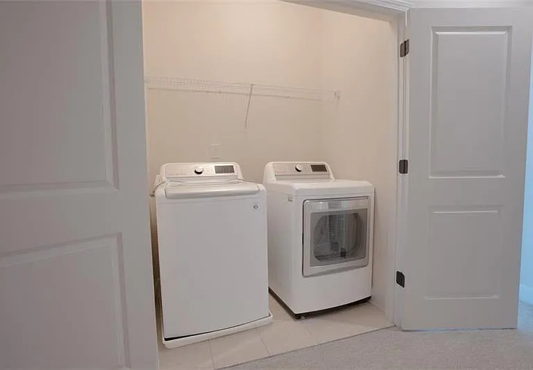 1059 Caruso Dr — Photo 8