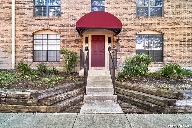 7926 Broadway #304 — Photo 2