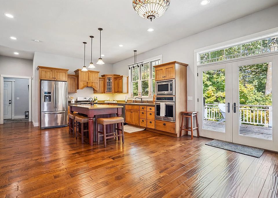 1016 Walnut St, Decorah, IA 52101 | Zillow