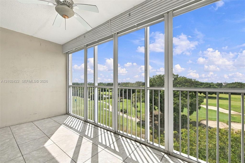 3050 N Palm Aire Dr APT 601, photo 4