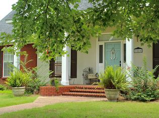 2444 Fairway St, Grenada, MS 38901