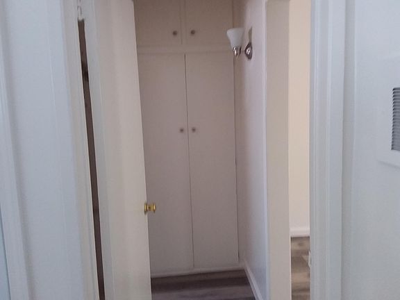 5th image of 577 N El Molino Ave APT 3