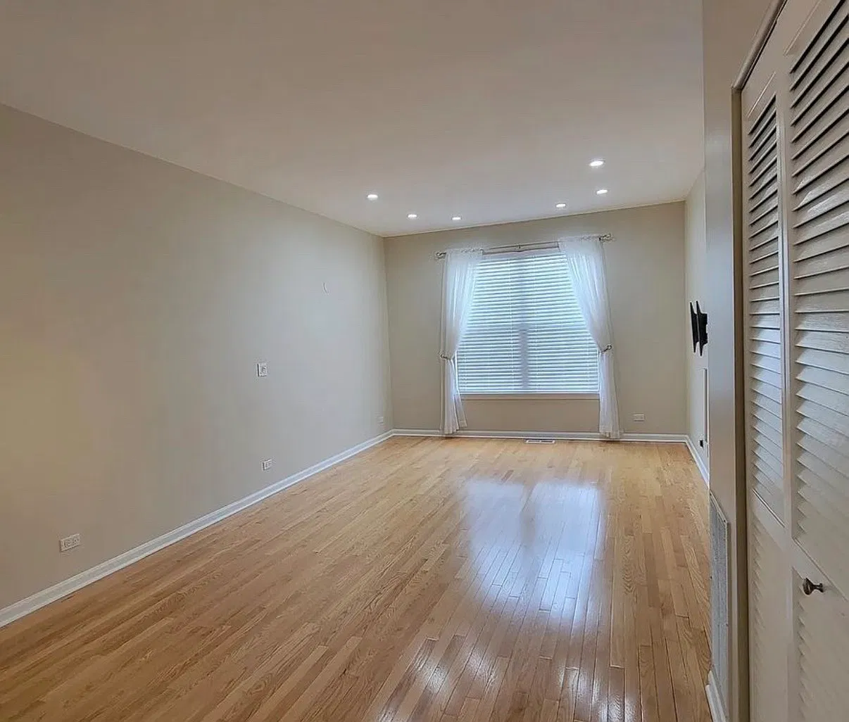 2 bed, 1608 sqft, $3,000 — Photo 3